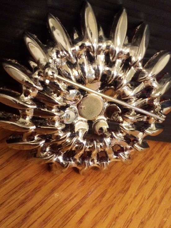 Red Crystal Flower Brooch - Sparkling Statement Pin - Picture 5 of 5